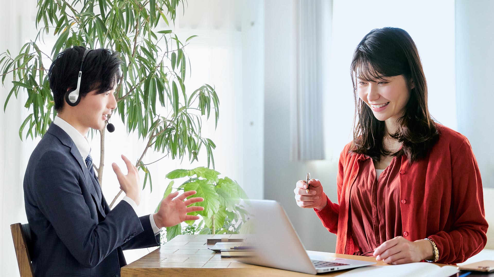 オンラインで相談する男性